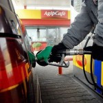 Carburanti, prezzi ancora in calo