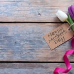 Festa della mamma, fiori e dolci fra i regali preferiti
